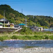 少し動く…
