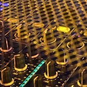 どうなってんだ!?