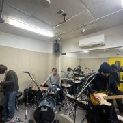 2月のライブに向かって練習…